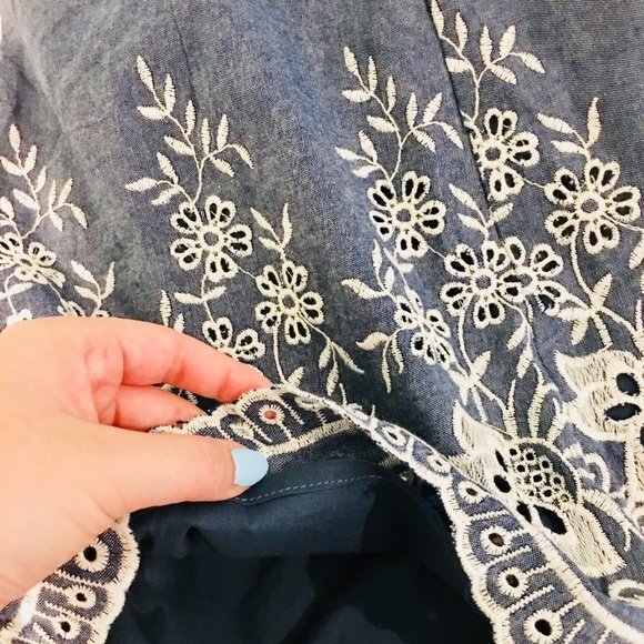 Last RESTOCK🎉💕Scalloped Floral Fitted Denim Romper - Picture 8 of 10